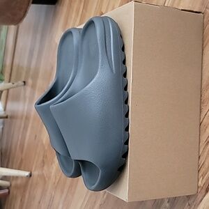 YEEZY SLIDE 'GRANITE'